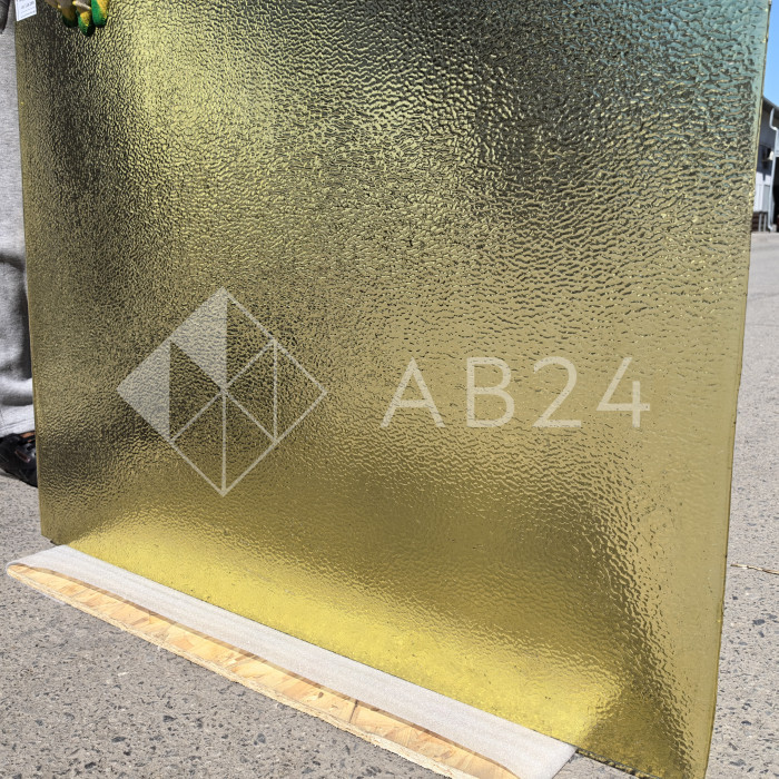 Стекло витражное AV 110.2RR пол листа (78 х 48 см)