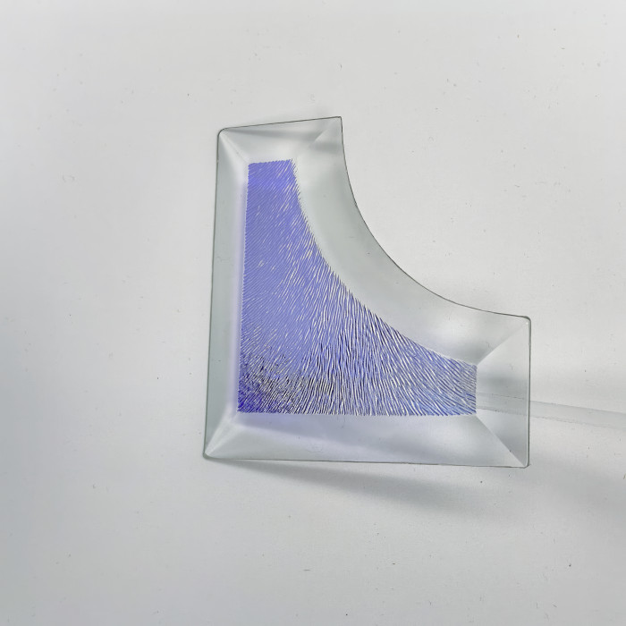 Бевелс AV225 дихроичный угловой 93 х 93 х 38 мм, синяя шиншилла