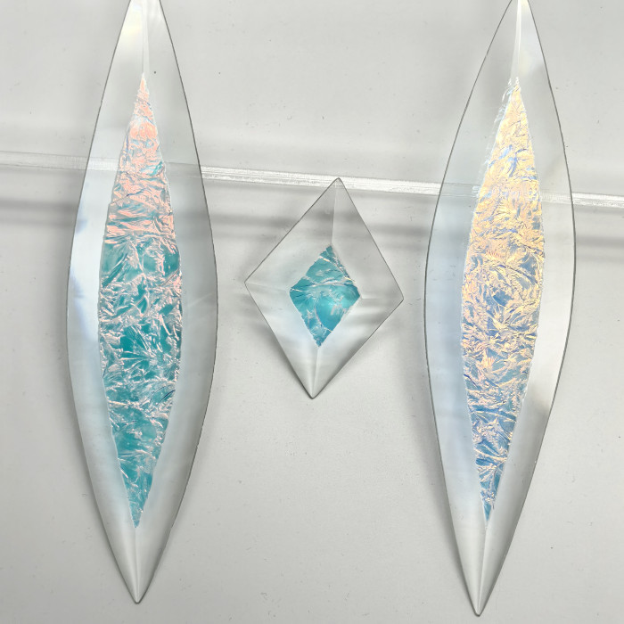 Бевелс AV263 дихроичный (3 элемента) 51 х 467 мм, синий мороз