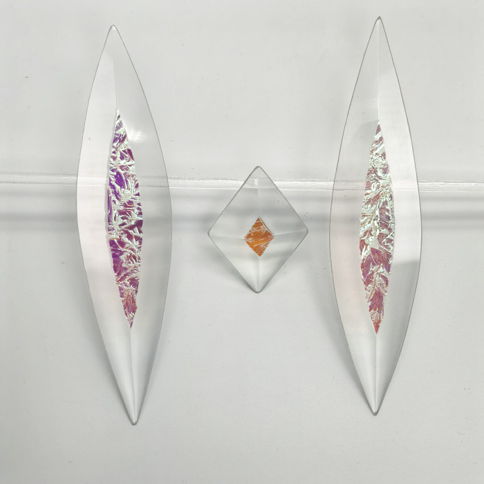 Бевелс AV305 дихроичный (3 элемента) 43 х 394 мм красный мороз